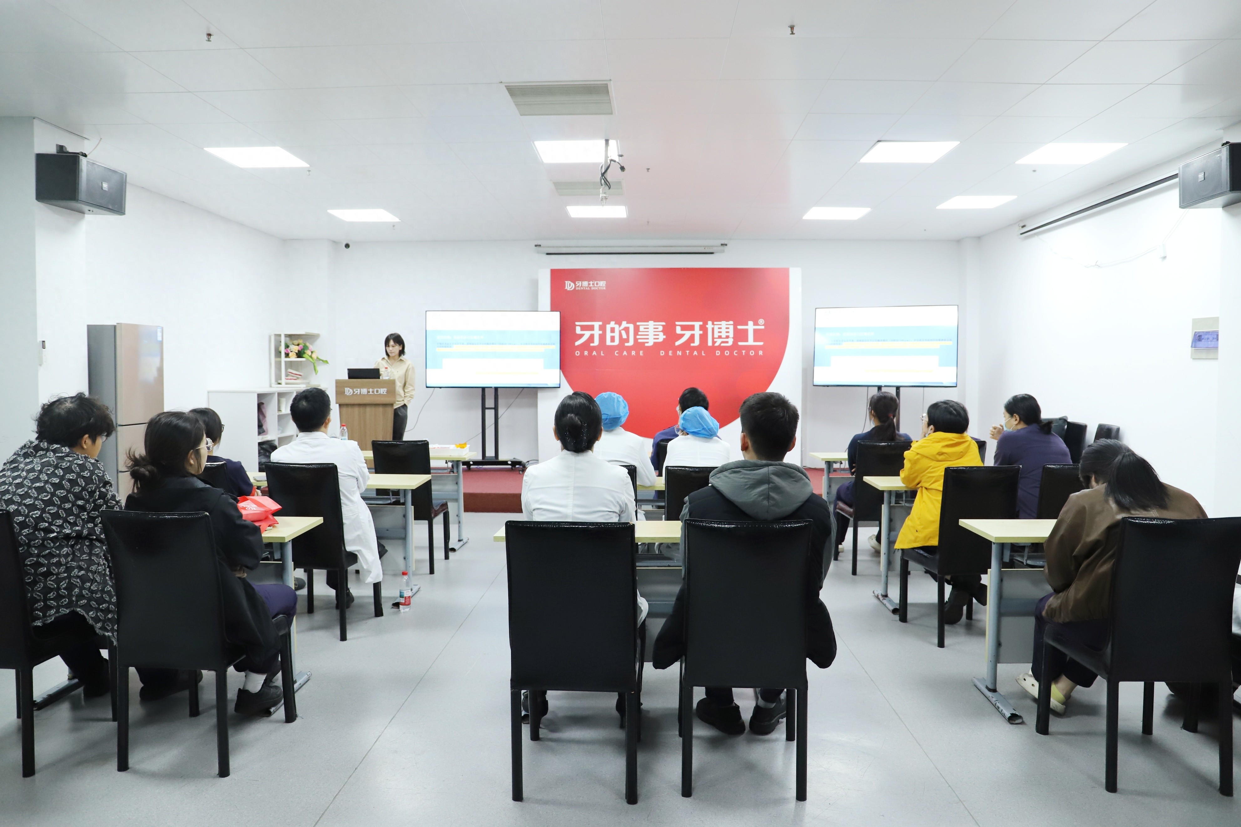 普特讲师和泉州牙博士口腔医护团队分享托槽粘接经验