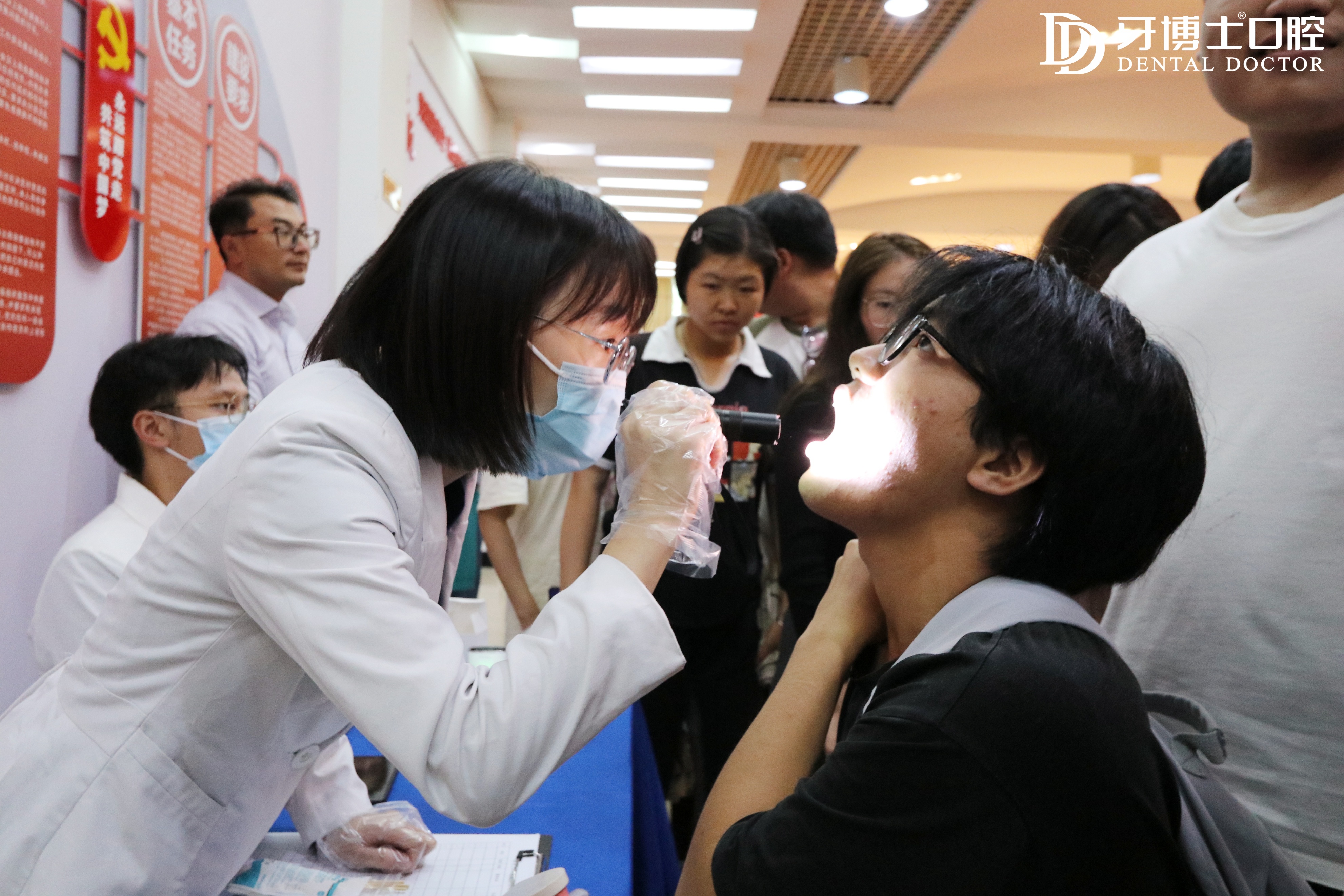 泉州牙博士口腔正畸义诊团队走进华大校园
