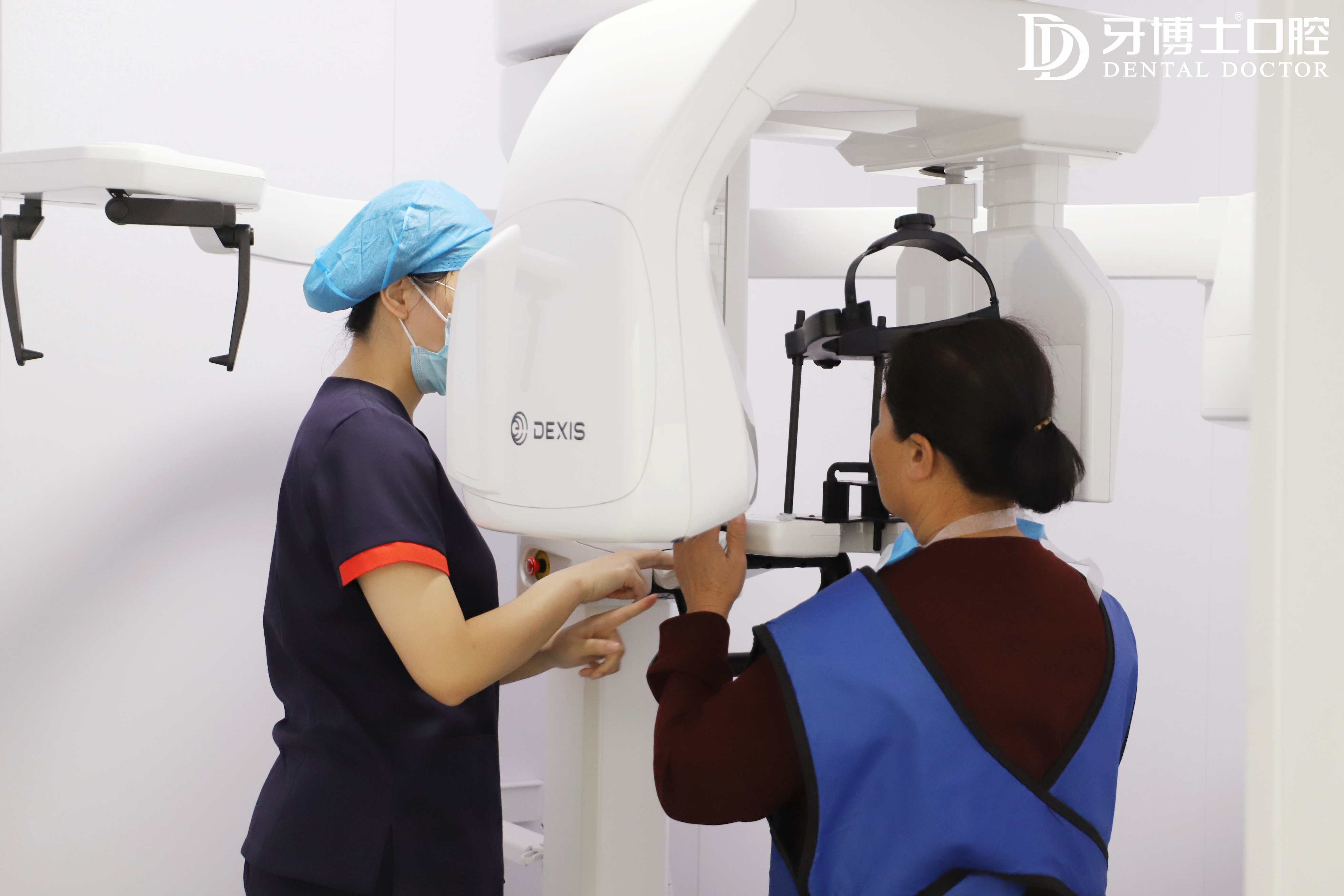 泉州牙博士口腔鲤城机构医学影像中心正在操作口腔CBCT