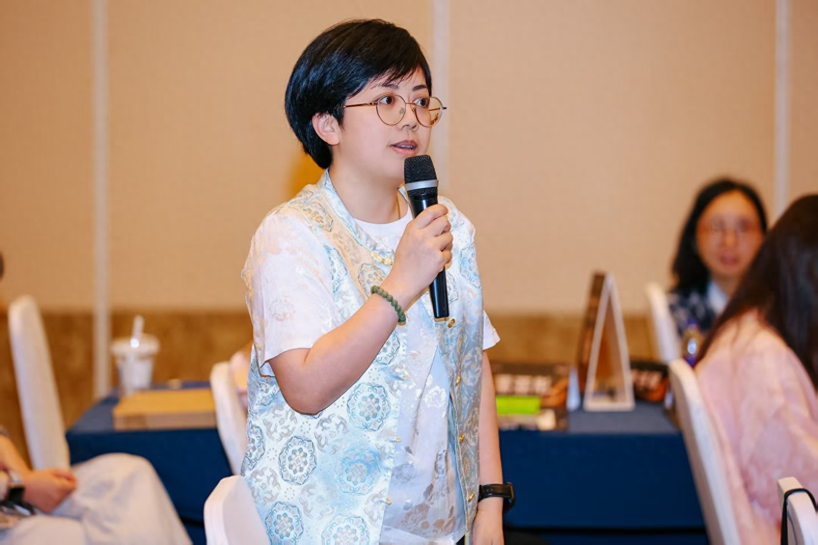 泉州牙博士口腔正畸院长杨华在时代天使全新A6与天使大平导专家交流会上发表讲话